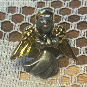 4/$20🌷 Sparkling✨Vintage Signed Praying Guardian Angel Pin✨🙏
